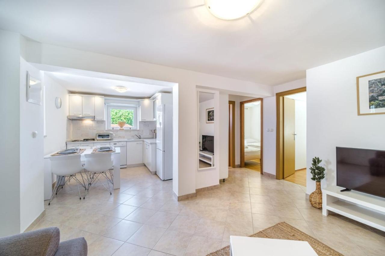 Apartmani P&S Supetar Exteriör bild