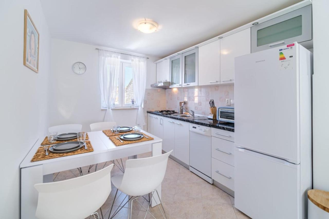 Apartmani P&S Supetar Exteriör bild
