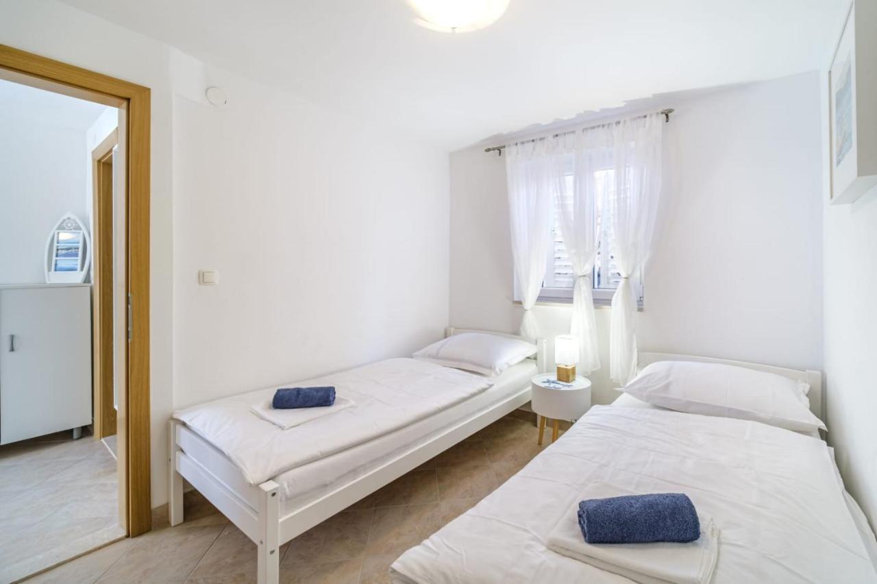 Apartmani P&S Supetar Exteriör bild