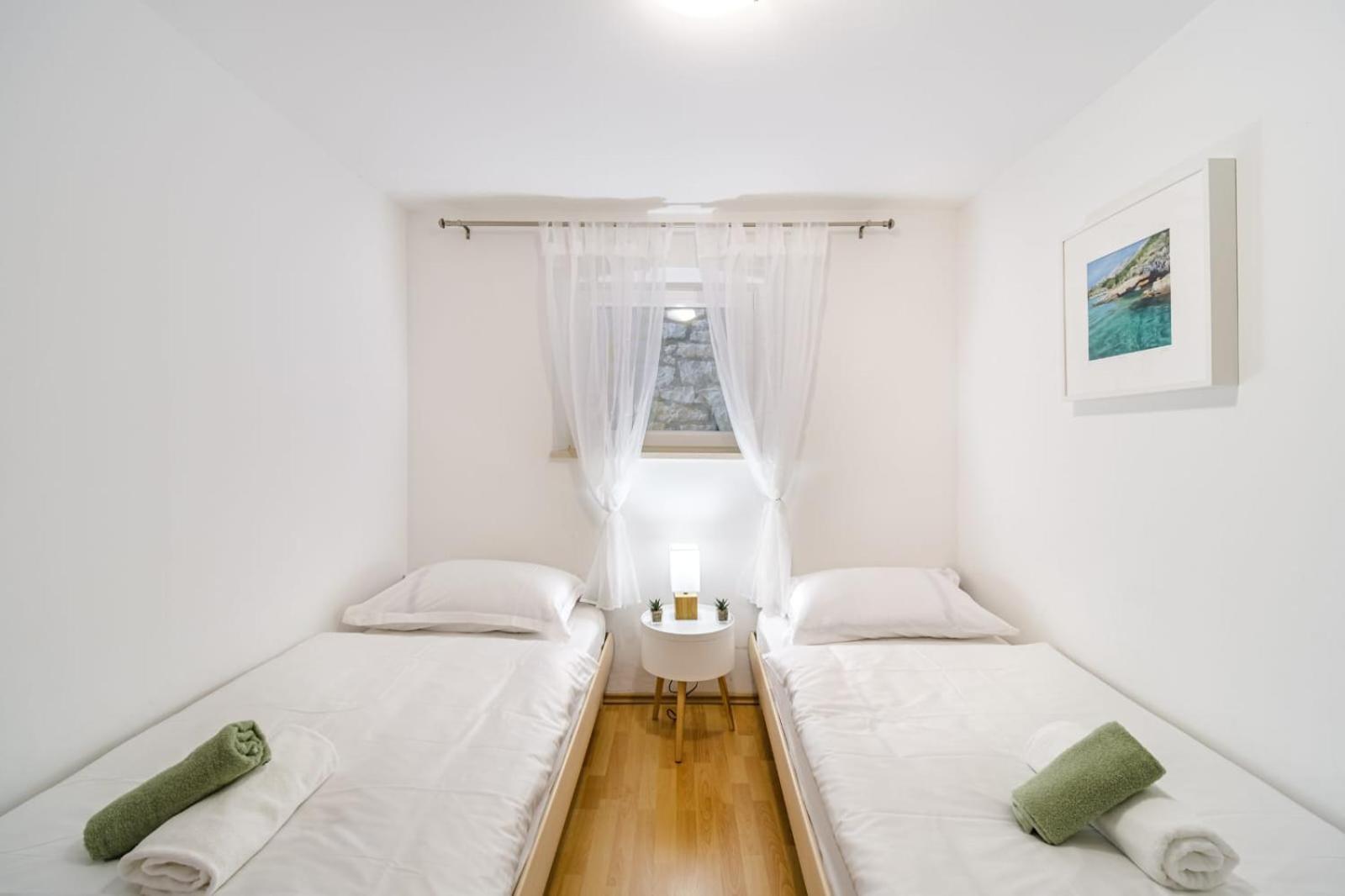 Apartmani P&S Supetar Exteriör bild